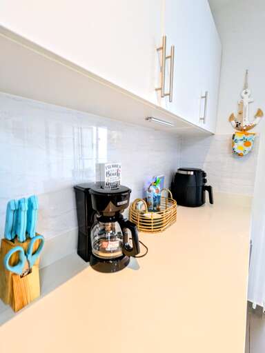 Kitchen countertop appliances include an airfryer