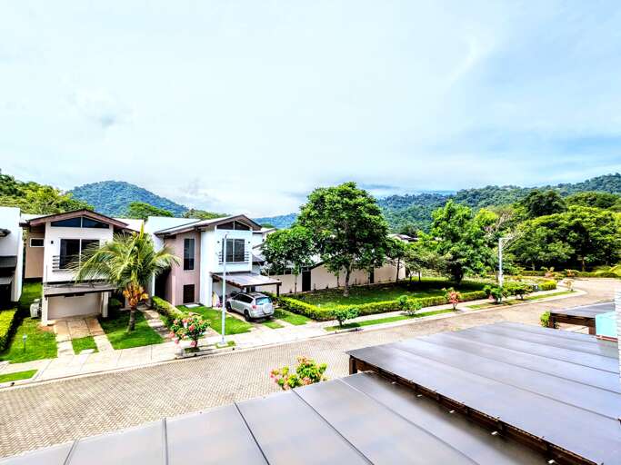 Neighborhood view from guest bedroom 2