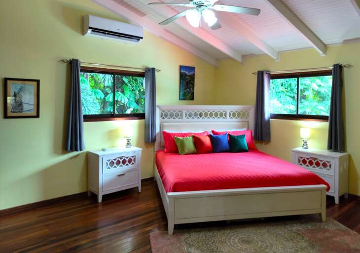 Welcome to the Sunflower Suite at Zenergy Casa & Cabinas Welcome to the Sunflower Suite at Zenergy Casa & Cabinas