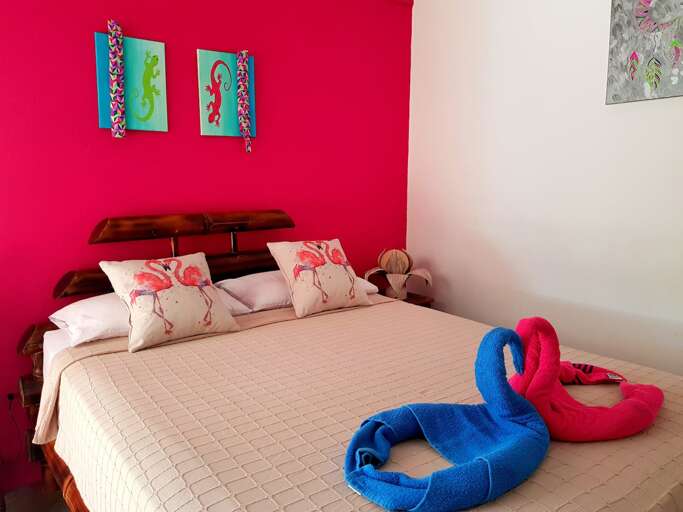 Cabina Hibiscus Queen Bed