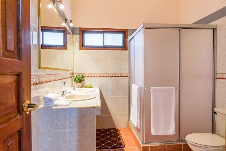 Guest Bathroom for Guest bedroom 1 &amp; 2