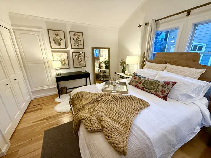 Master Bedroom w/Desk