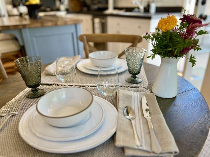 Bay Window Table Seats 4