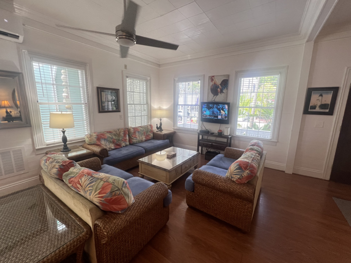 "Relax in this bright, comfortable living room with plenty of seating and a laid-back, tropical style. It's an ideal spot to unwind, watch TV, or spend time with friends and family.