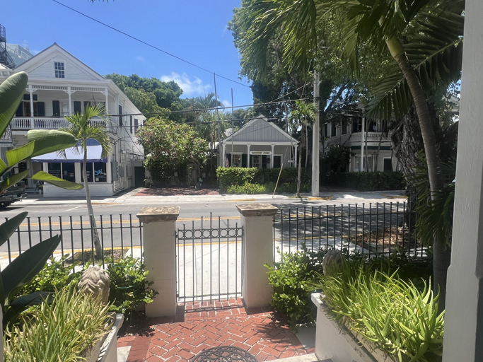 Step outside and you're just minutes away from the best of Key West. A 5-minute walk brings you to renowned Duval Street, a 7-minute stroll leads to Simonton Street Beach, and the Historic Seaport is only 4 minutes away.