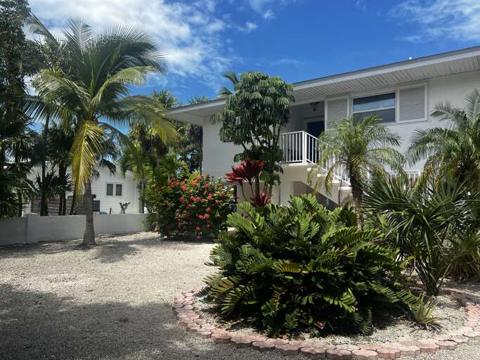 Charming gulf front house with lush tropical landscaping