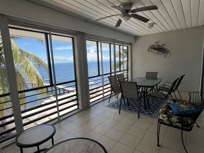 Screened-in porch – Enjoy Gulf views and al fresco dining in comfort