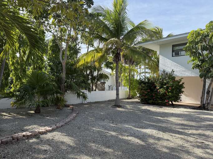 Charming gulf front house with lush tropical landscaping