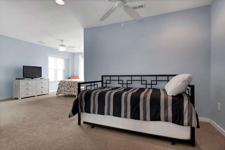 Trundle Bed in Master Bedroom