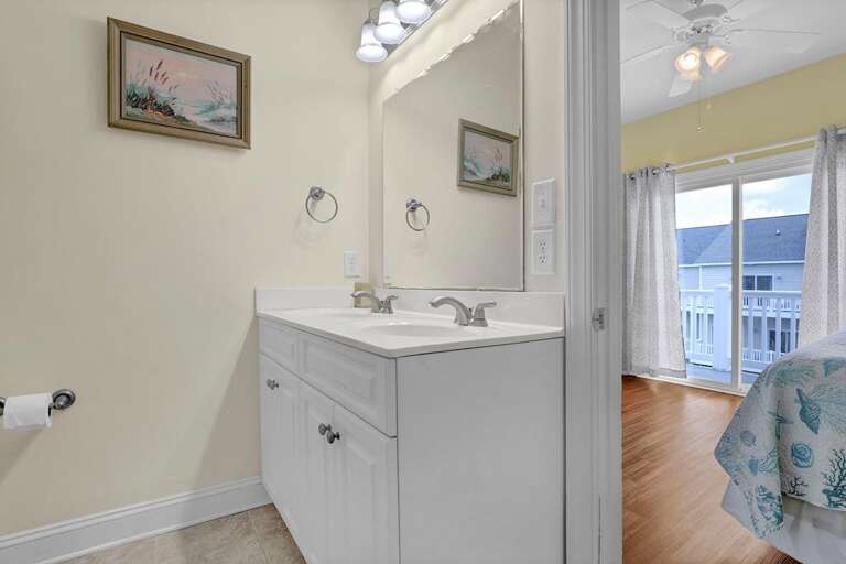 Upstairs Primary Bathroom (2)