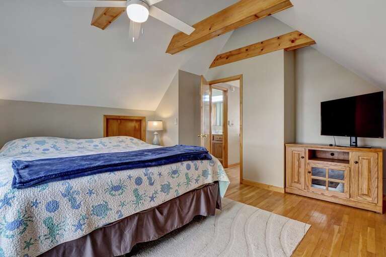 Upstairs King Bedroom