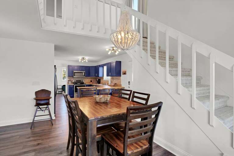 Dining Area (2) Dining Area (2)