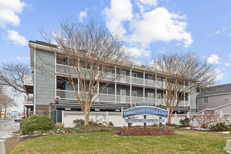 01-109 Caroline St Unit 205-1.jpg