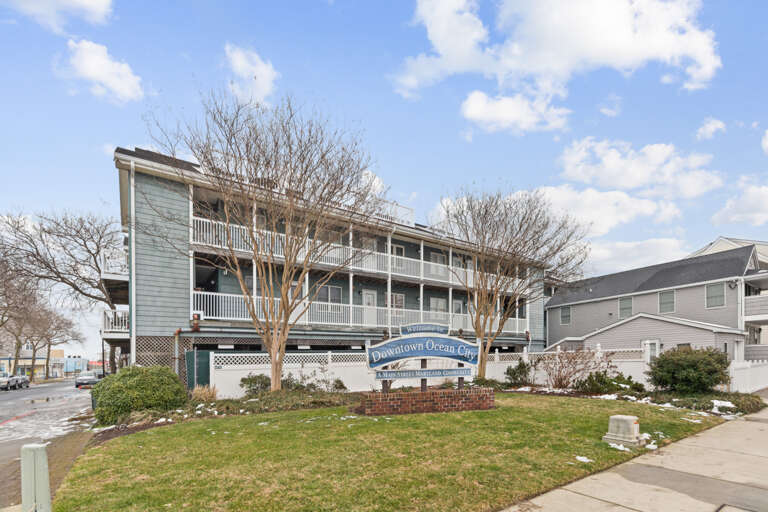 02-109 Caroline St Unit 205-2.jpg