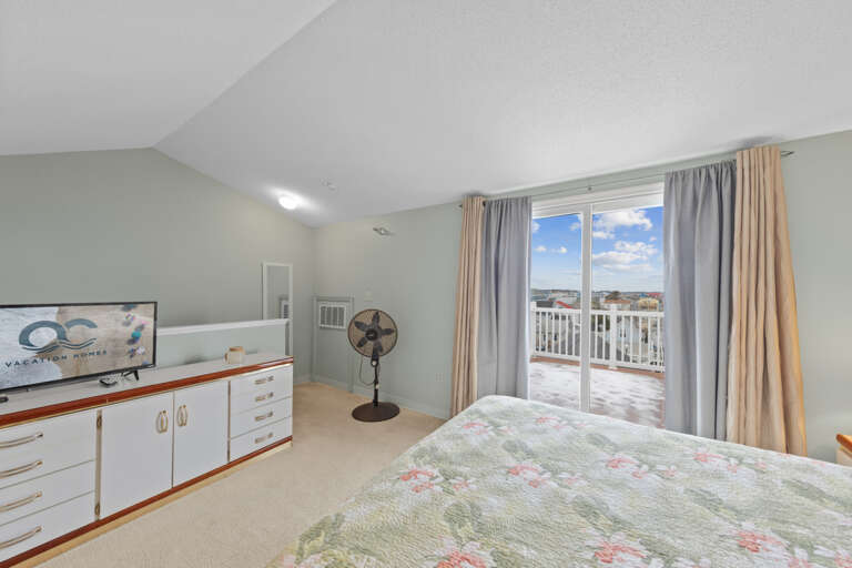 16-109 Caroline St Unit 205-16.jpg