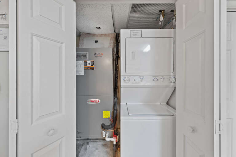 23-109 Caroline St Unit 205-23.jpg