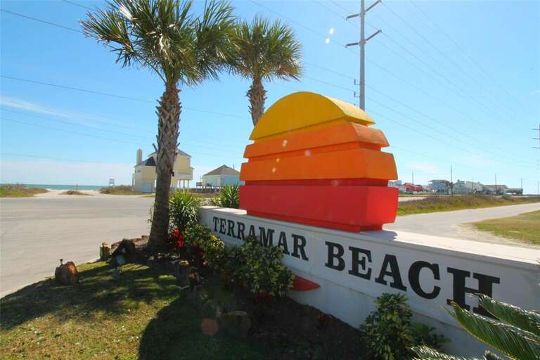 Located in Terramar Beach!