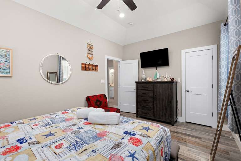 and TV w/ Streaming!