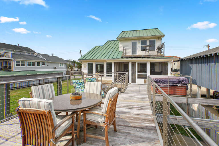 A great place to hang with family and friends while enjoying your "Bayside Retreat" vacation!