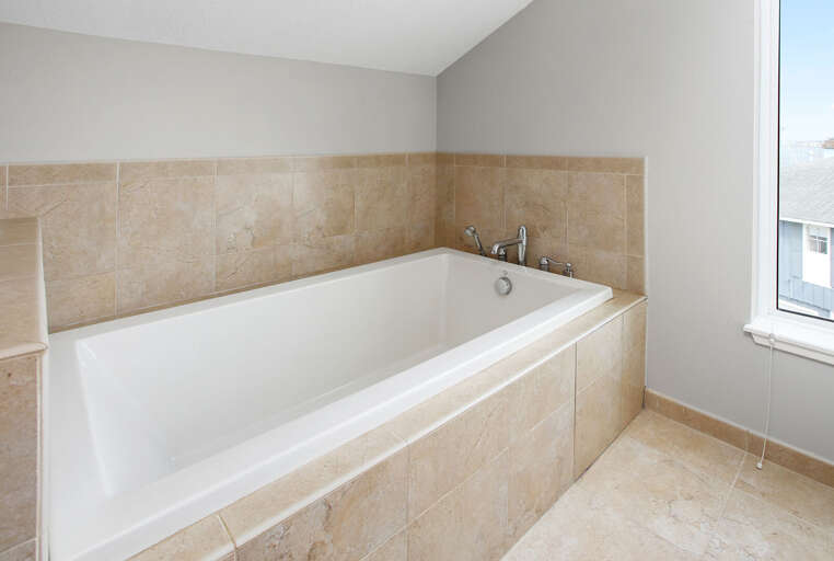 Relax in a long hot bubble bath at the end of an awesome day on the water. Just bring bubbles!