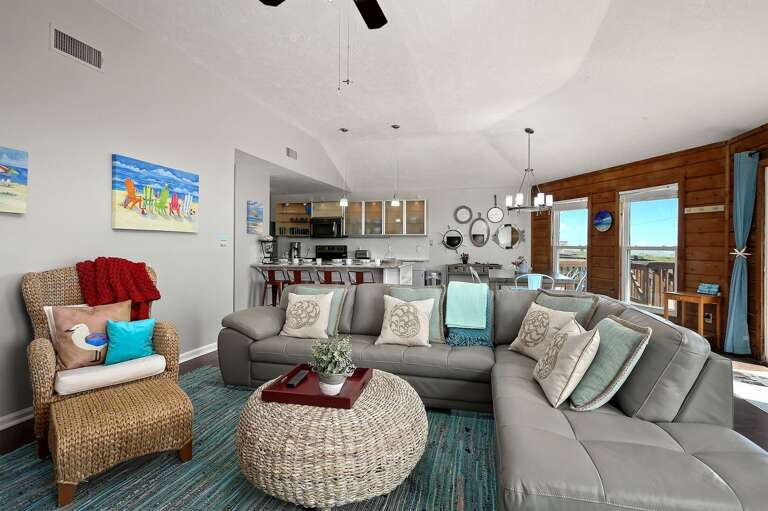 Open floorplan with amazing gulf views, steps from beach! Open floorplan with amazing gulf views, steps from beach!