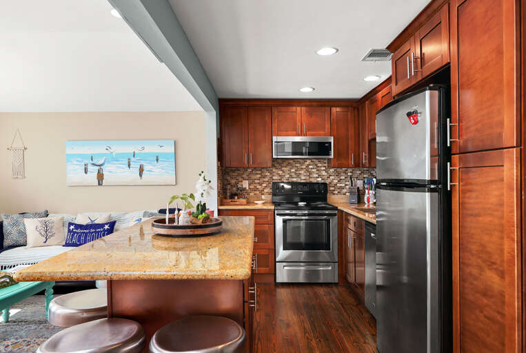 Enjoy Preparing a home cooked meal in the fully equipped kitchen.