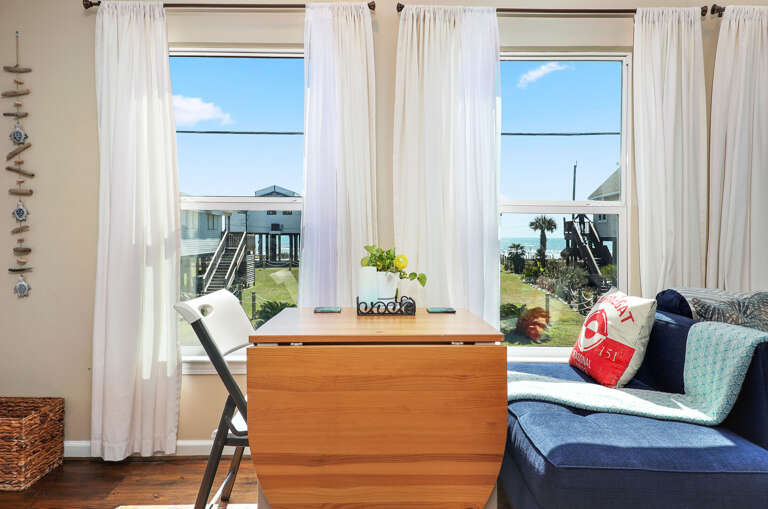 Extra seating or use it as a desk for your laptop. Ocean view!