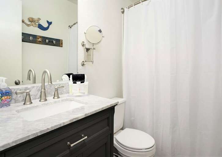 Hallway Restroom w/Combo shower and tub.