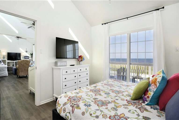 Wake up to this amazing gulf view!