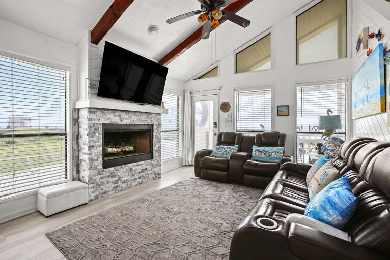 Very comfy living room with plenty of seating and a nice sized TV to watch your favorite show in the evening after a fun day on the water.