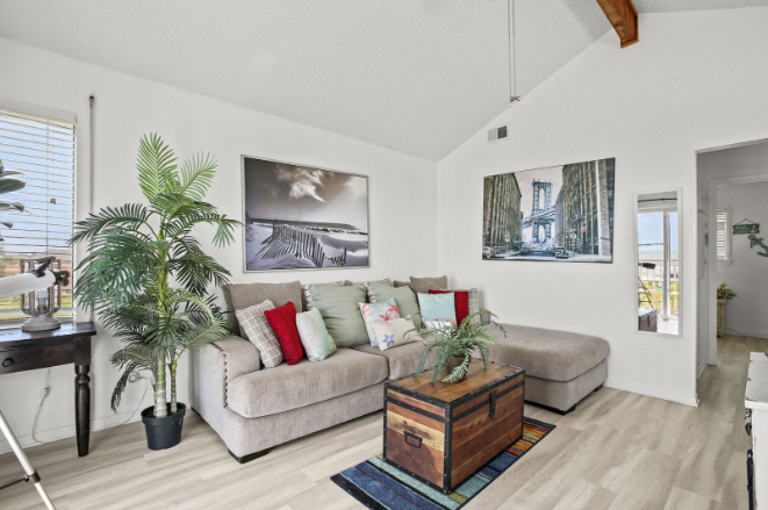 Upstairs area has an extra sleeping space on the end of the couch equivalent to a twin size bed and it come with linens just for that reason.