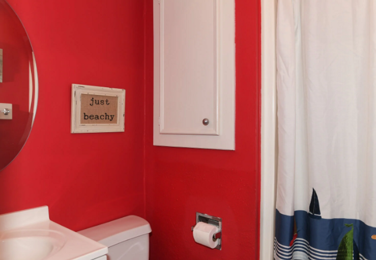 Bathroom #1
Upstairs combo bathtub and restroom. Bathroom #1
Upstairs combo bathtub and restroom.