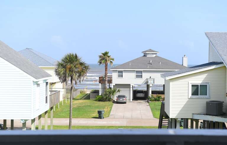 Feel the gulf breeze and enjoy watching and hearing the waves! Feel the gulf breeze and enjoy watching and hearing the waves!