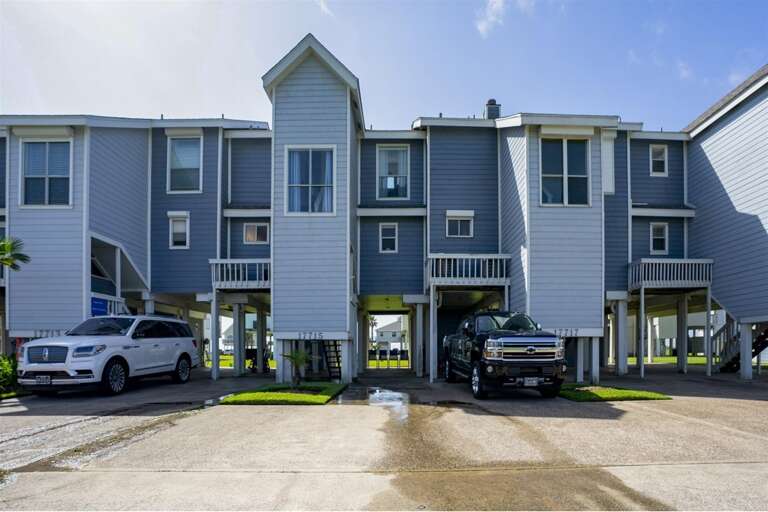 Front entry to DOUBLE DECKER! Front entry to DOUBLE DECKER!
