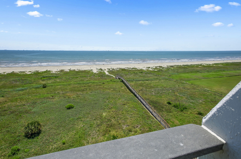 Walkway down to the beach Walkway down to the beach