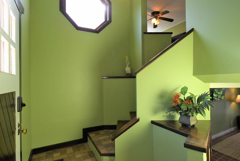 Front entry Corridor leading either upstairs or downstairs