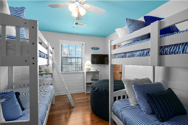 The kids will love this cool bunk room!