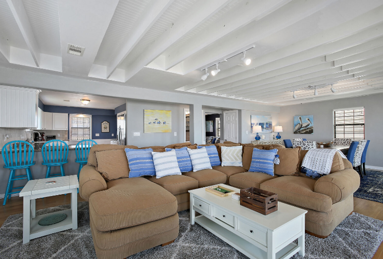 Spacious main living area with a priceless view! Spacious main living area with a priceless view!