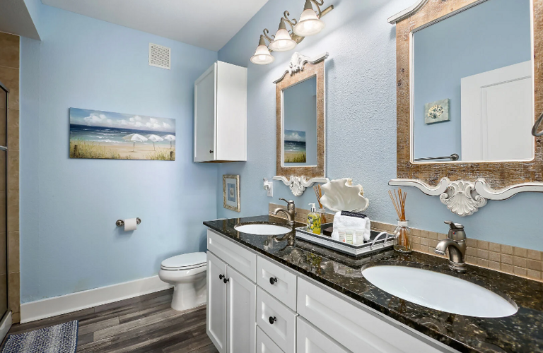 Double sinks and plenty of space