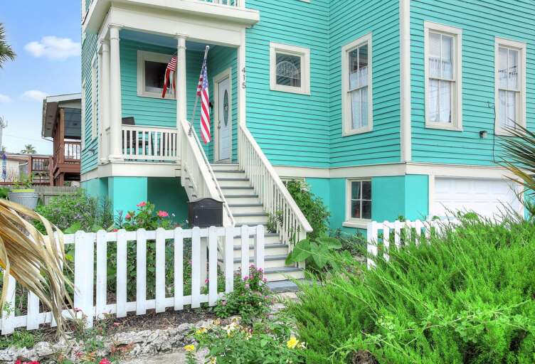 Front view of Salty Air Retreat near our historical district!