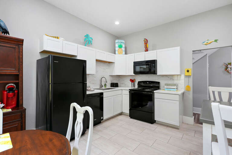 Large open kitchen with full-size appliances for your convenience!