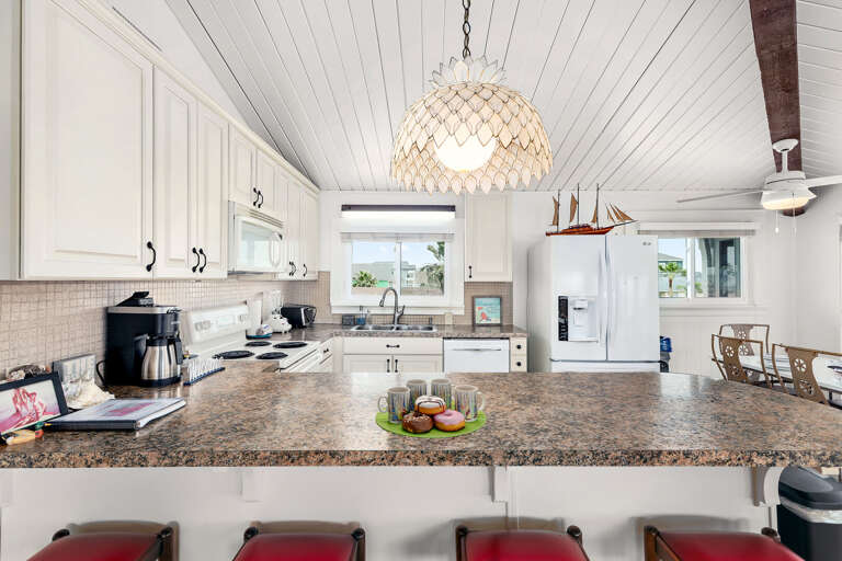 Kitchen island with seating for 4 at the bar