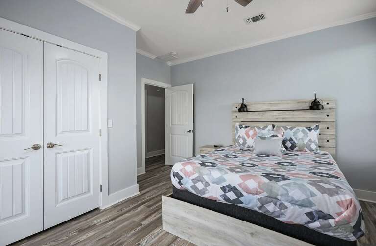 Bedroom #4
Queen bed with plenty of storage space.
Private entry to back deck area.