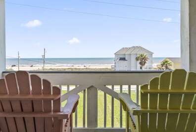 Sip your morning coffee with a view that takes your breath away. ☕🌅🏡