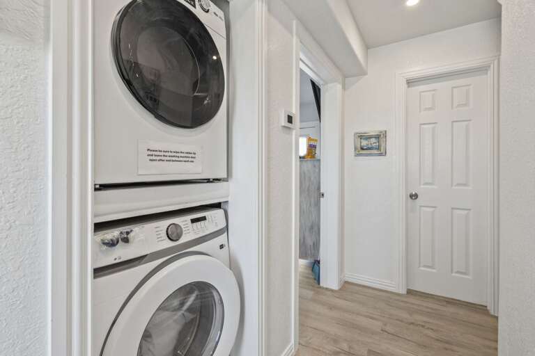 Stay fresh and tidy with easy access to laundry during your vacation🌞🏡