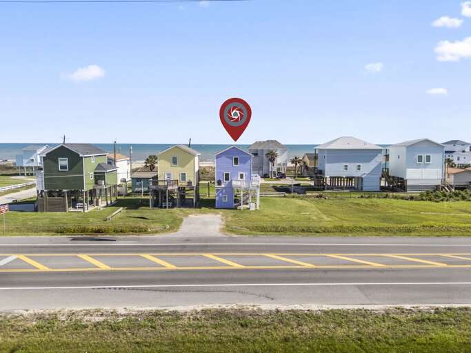 Step out the door, and the sandy shores are right at your fingertips. 🌊🏠