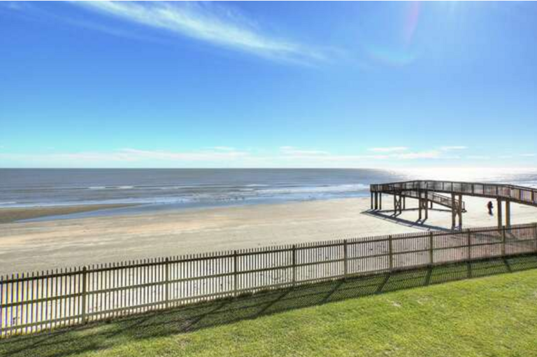 Great walk bridge to the beach, for your convenience!