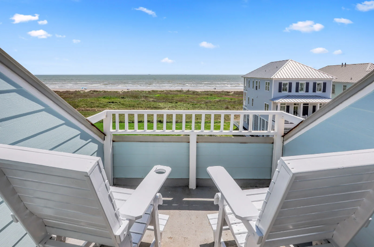 Gorgeous ocean view. Gorgeous ocean view.