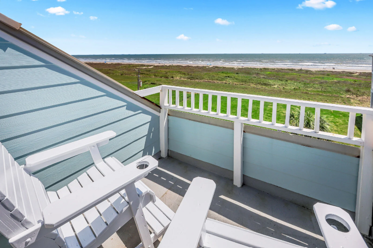 Gorgeous ocean view. Gorgeous ocean view.