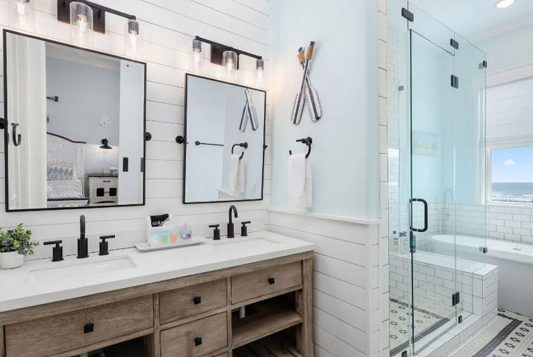 Master bathroom, with soaking tub, shower, double sinks and an ocean view! Master bathroom, with soaking tub, shower, double sinks and an ocean view!